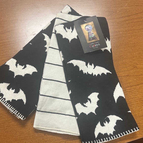 Cynthia Rowley set of 3 Halloween kitchen towels - Picture 1 of 2